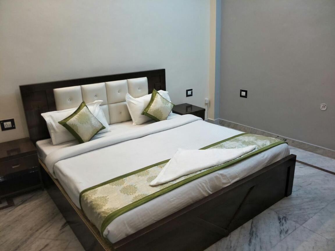 Surabhi Garden Inn Lucknow Extérieur photo